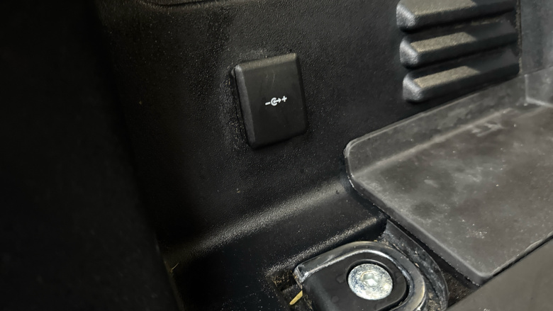 Land Rover Defender 90 Diesel 3.0 D250 Hard Top SE Auto